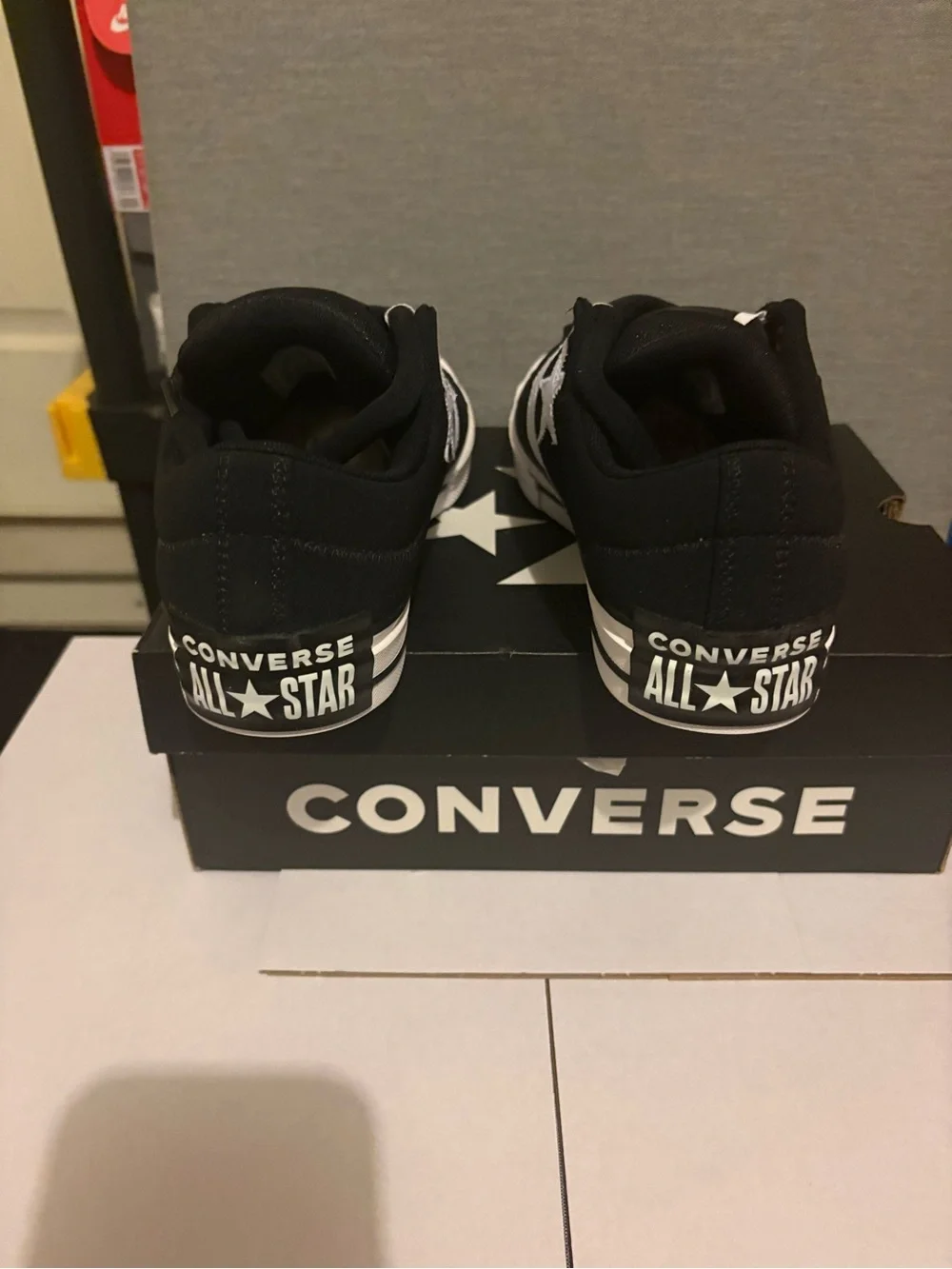 Converse Mens 'size 8 Black & White Star Low-Top Sneakers